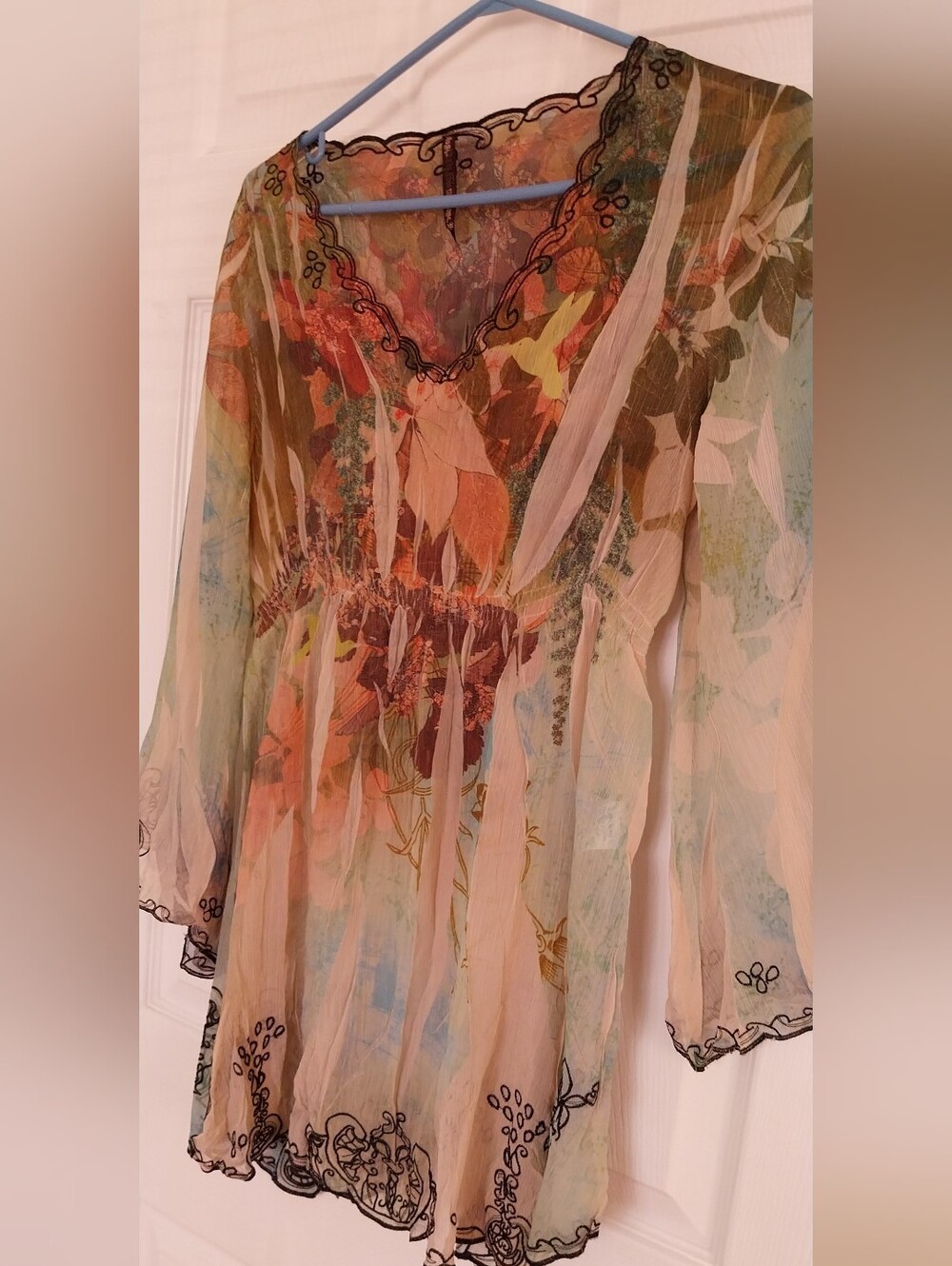 Sheer Floral V-Neck Women’s Top in Multicolor - Picture 8 of 11